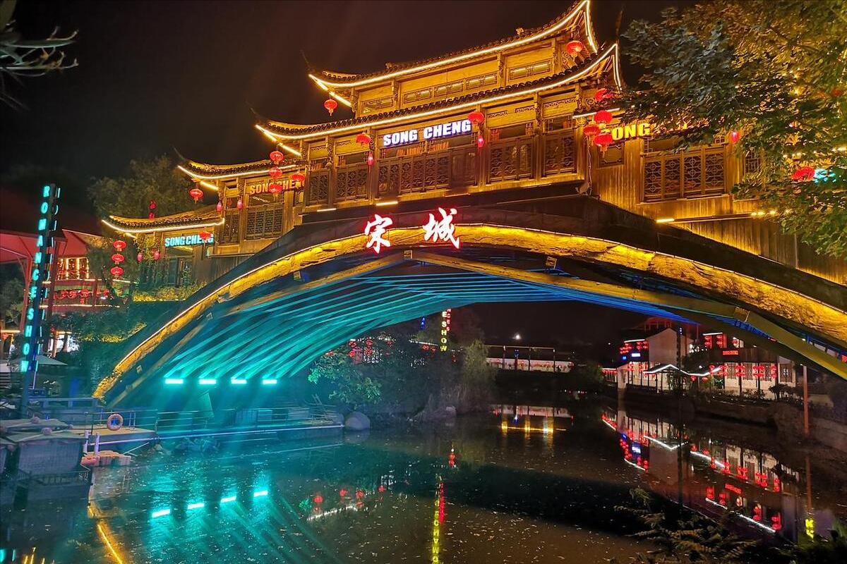 杭州多所学校通知无须补暑假作业杭州多所学校通知，暑假作业不再补，轻松暑假来袭！